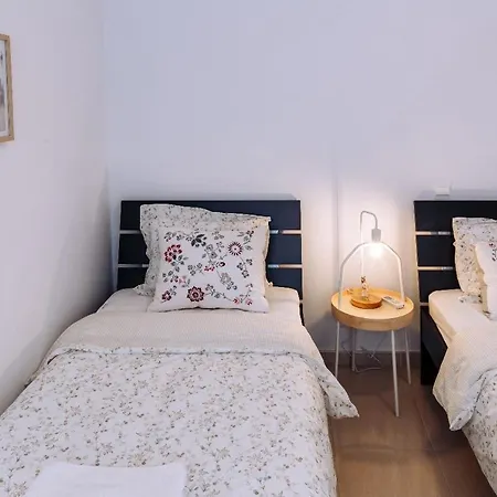 Mia Sirena Lighthouse 3min Walk To The Sea 아파트 파포스